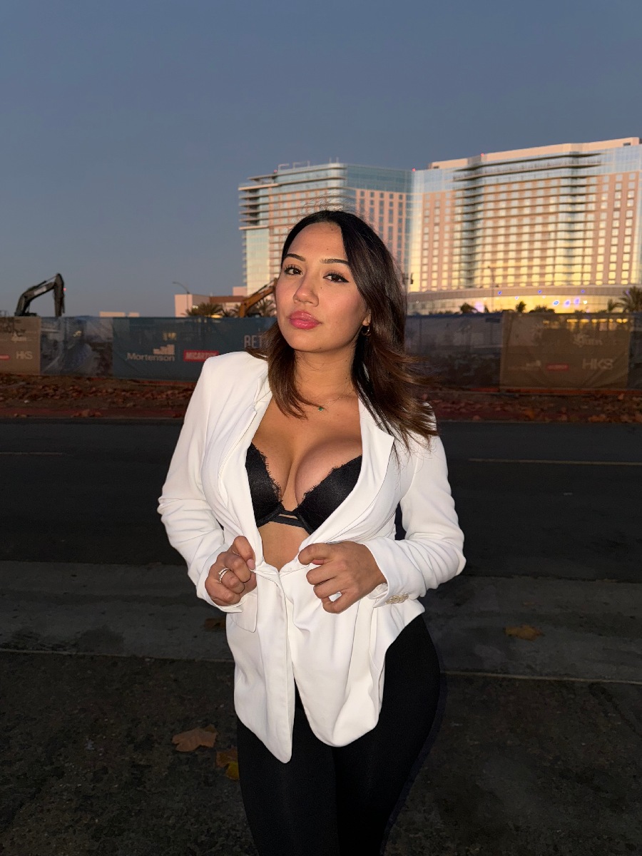 Take a pause and enjoy Ali Cruz — streaming from Atlanta