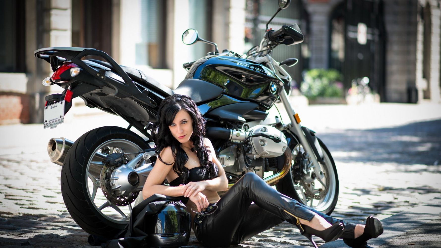 Fresh photos, fresh mood — European women on bikes online in Atlanta