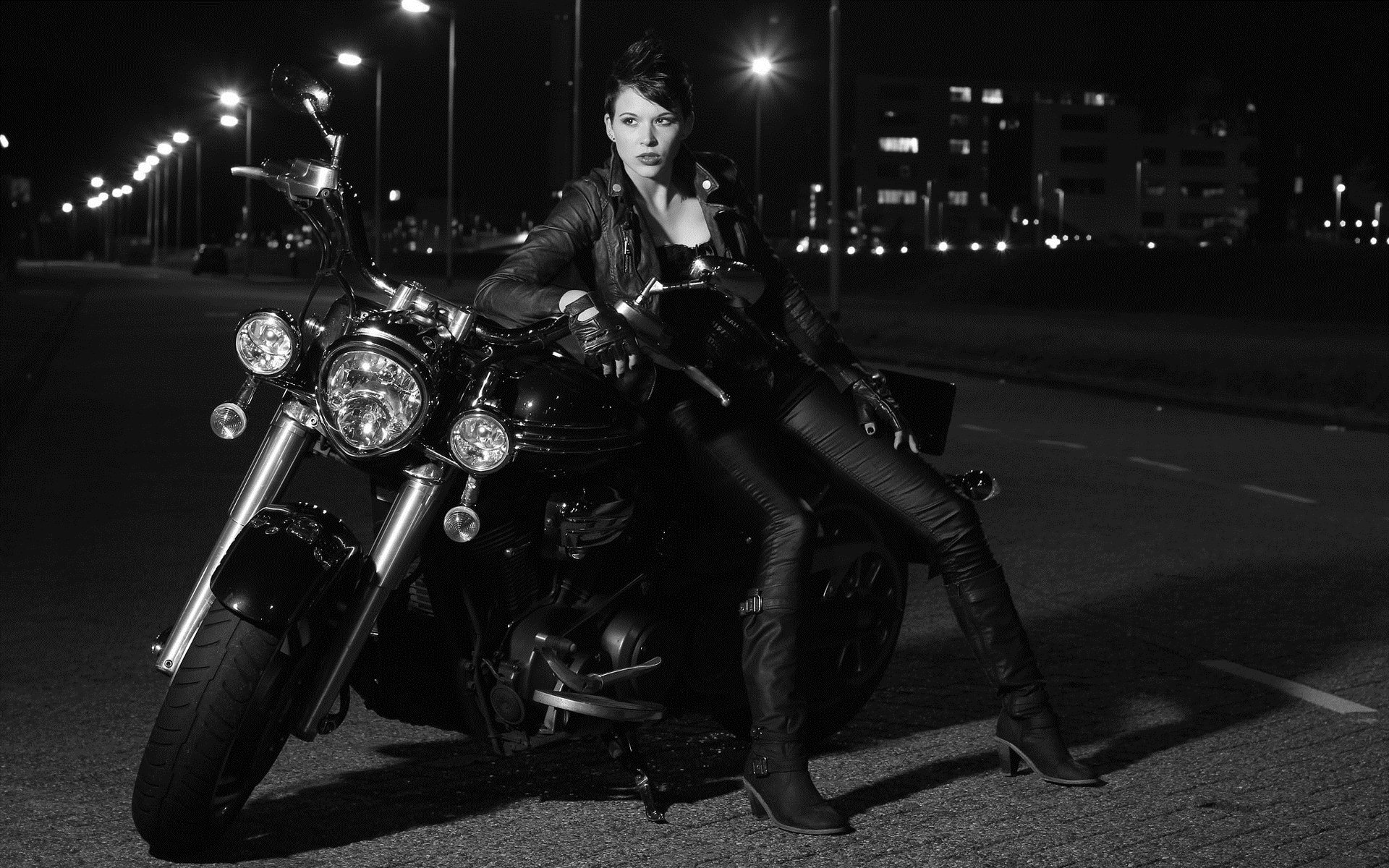 Photo Beautiful girls and motorcycles in Atlanta