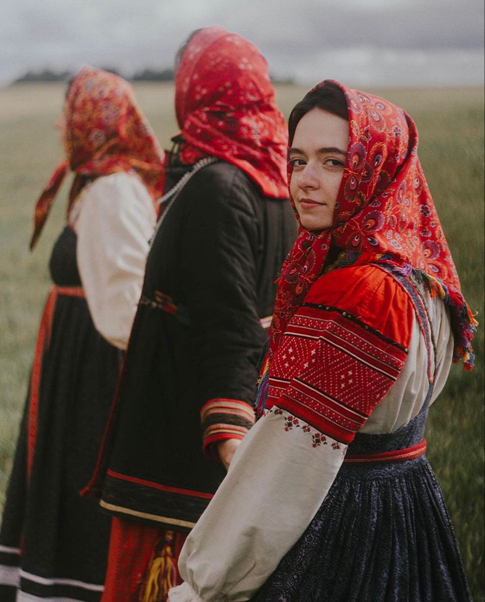 Women in Slavic costumes’s look of the day — catch her live in Atlanta