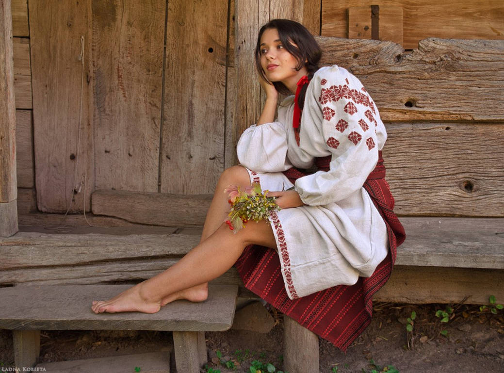 Fresh photos, fresh mood — Women in Slavic costumes online in Atlanta